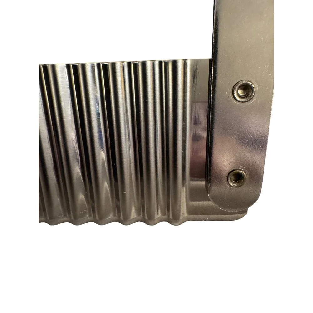 Pampered Chef Crinkle Cutter Stainless Steel Wavy Vegetable Slicer Black Handle
